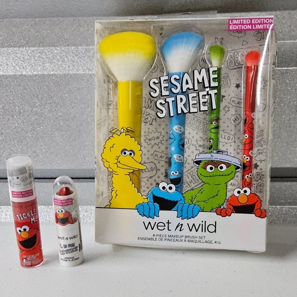 Wet n Wild Sesame Street Makeup Set OS Multi Brush Set‎ Lip Gloss Lipstick NEW